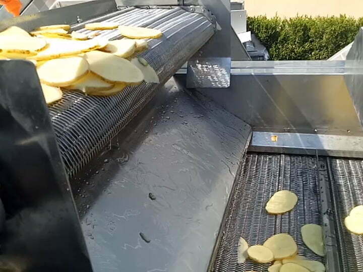 Blanching potato chips