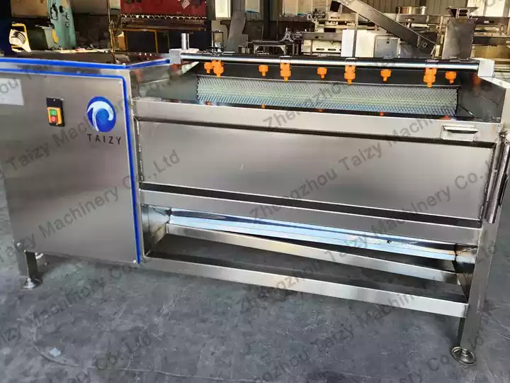 Fruit vegetable cleaning machine